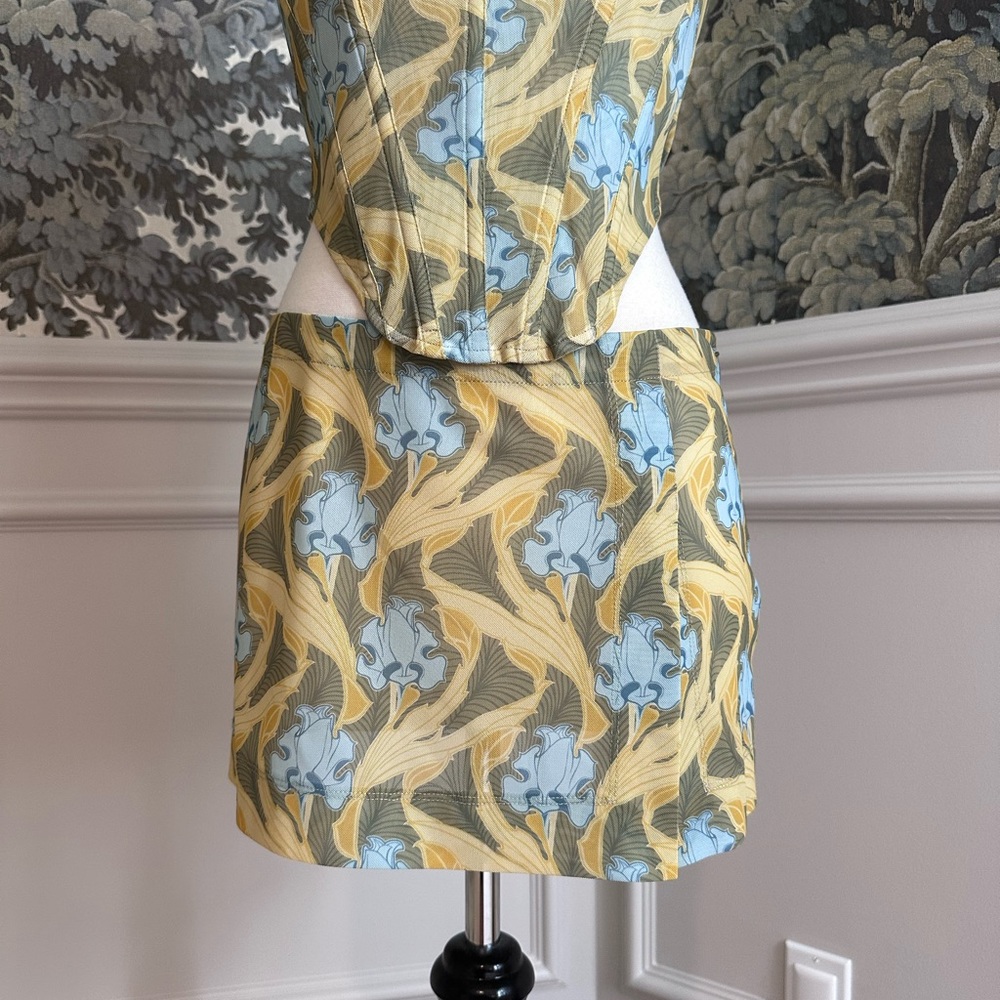 NWOT Miaou mini low rise skirt printed yellow and blue size small